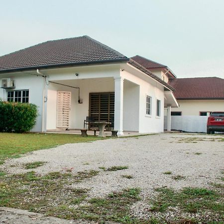 Kundang Villa @ Tasik Biru - 3 Bedrooms Bungalow Rawang Exteriér fotografie